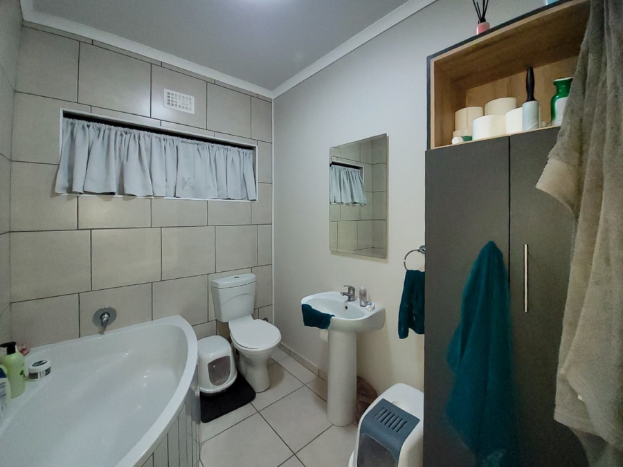 2 Bedroom Property for Sale in Van Der Hoff Park North West